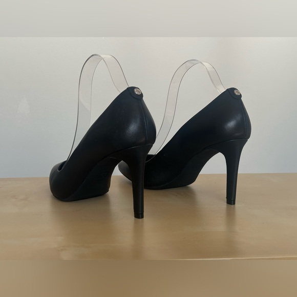 MICHAEL MICHAEL KORS Alina Black Leather Flex Pointed-Toe Pumps Women's Size 9 M - Picture 3 of 11
